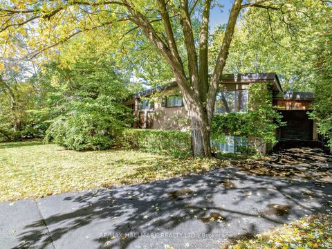 Photo 2 at 91 Larkfield Drive, Don Mills, Toronto