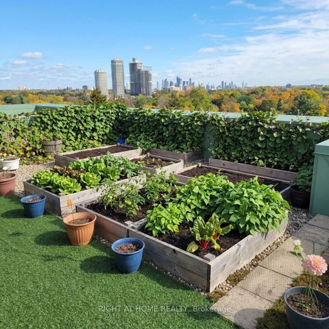 Photo 17 at 706 - 61 Markbrook Lane, Jamestown, Toronto