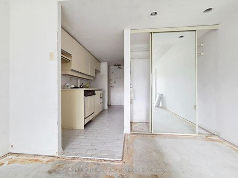 Photo 9 at 409 - 705 King Street W, Niagara, Toronto