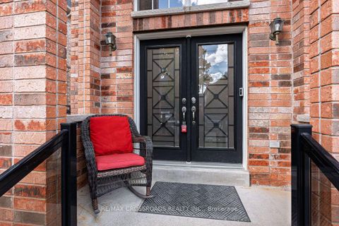 Photo 3 at 120 Golden Orchard Road, Patterson, Vaughan