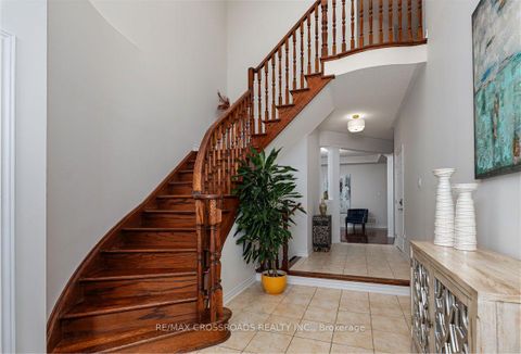 Photo 5 at 120 Golden Orchard Road, Patterson, Vaughan