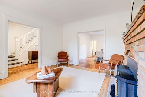 Photo 4 at 32 Thome Crescent, Wychwood, Toronto