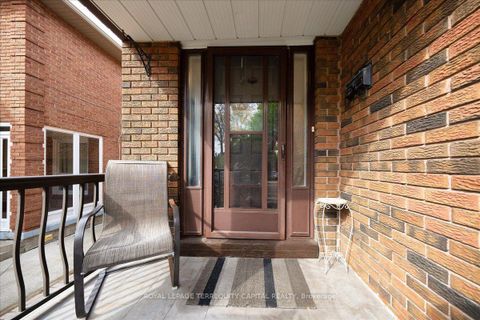 Photo 2 at 28 Oakmount Crescent, Glen Shields, Vaughan