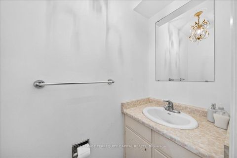 Photo 5 at 28 Oakmount Crescent, Glen Shields, Vaughan