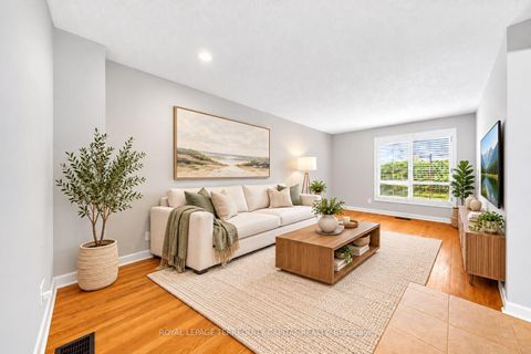 Photo 7 at 28 Oakmount Crescent, Glen Shields, Vaughan