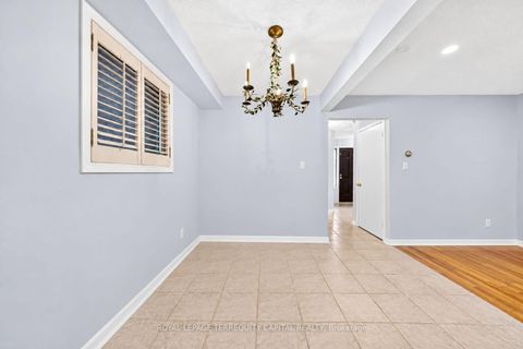 Photo 8 at 28 Oakmount Crescent, Glen Shields, Vaughan