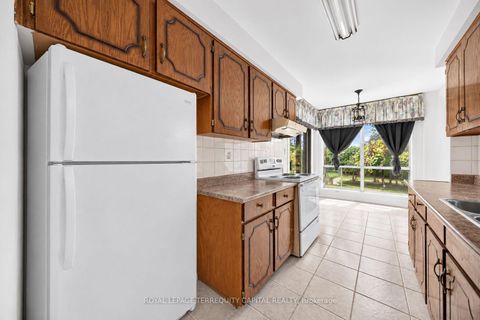 Photo 10 at 28 Oakmount Crescent, Glen Shields, Vaughan