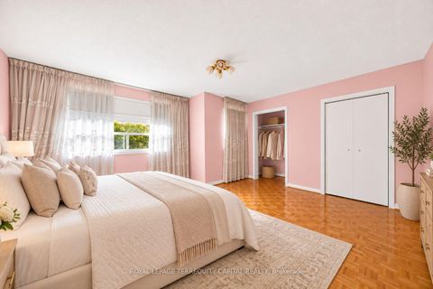 Photo 12 at 28 Oakmount Crescent, Glen Shields, Vaughan