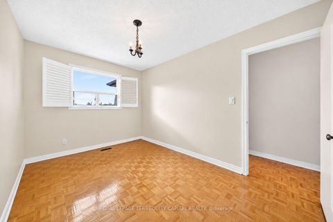 Photo 13 at 28 Oakmount Crescent, Glen Shields, Vaughan