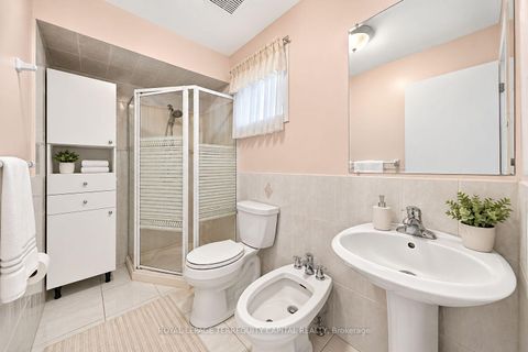 Photo 15 at 28 Oakmount Crescent, Glen Shields, Vaughan