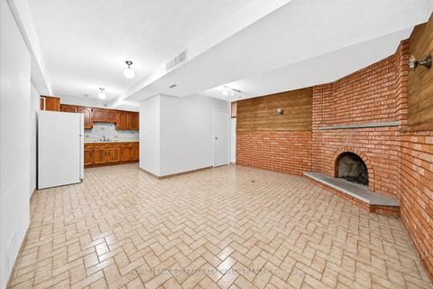 Photo 18 at 28 Oakmount Crescent, Glen Shields, Vaughan