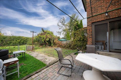 Photo 21 at 28 Oakmount Crescent, Glen Shields, Vaughan