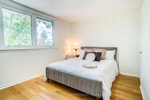 Photo 9 at 105 Earlscourt Avenue, Davenport, Toronto