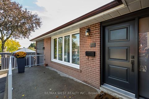 Photo 2 at 82 Renault Crescent, Humber Heights, Toronto