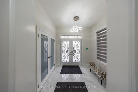 Photo 4 at 96 Maverick Crescent, Patterson, Vaughan