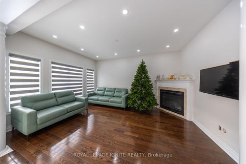 Photo 9 at 96 Maverick Crescent, Patterson, Vaughan