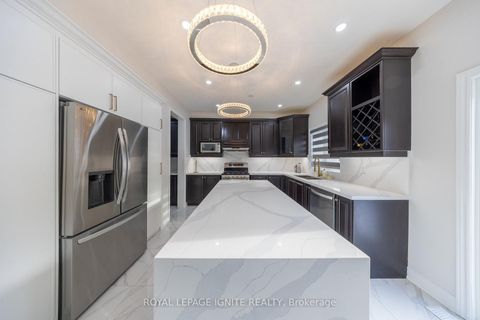 Photo 11 at 96 Maverick Crescent, Patterson, Vaughan