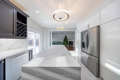 Photo 13 at 96 Maverick Crescent, Patterson, Vaughan