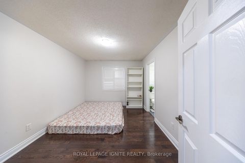 Photo 25 at 96 Maverick Crescent, Patterson, Vaughan