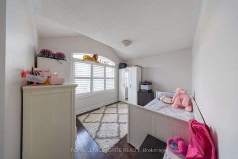 Photo 26 at 96 Maverick Crescent, Patterson, Vaughan