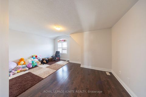 Photo 27 at 96 Maverick Crescent, Patterson, Vaughan