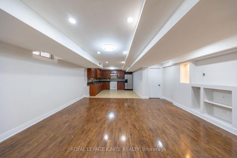 Photo 30 at 96 Maverick Crescent, Patterson, Vaughan