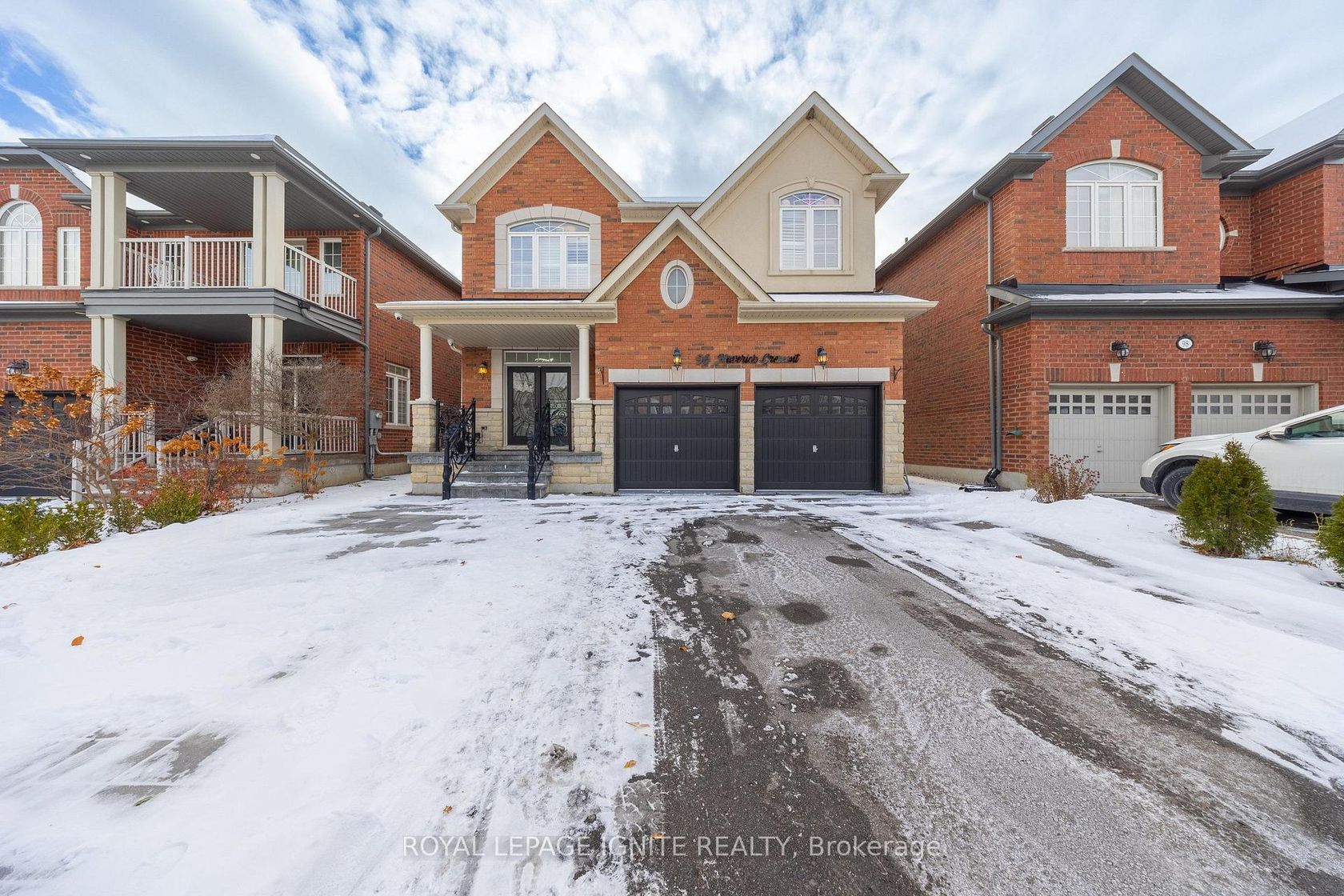 96 Maverick Crescent, Patterson, Vaughan photo number 2