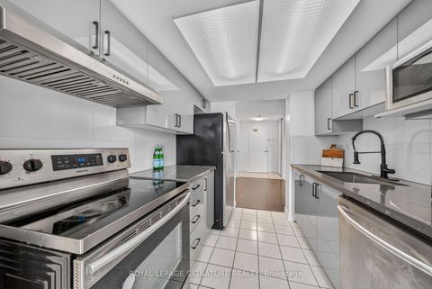 Photo 10 at 211 - 1 Rowntree Road, Jamestown, Toronto