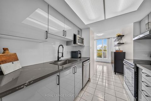 Photo 11 at 211 - 1 Rowntree Road, Jamestown, Toronto