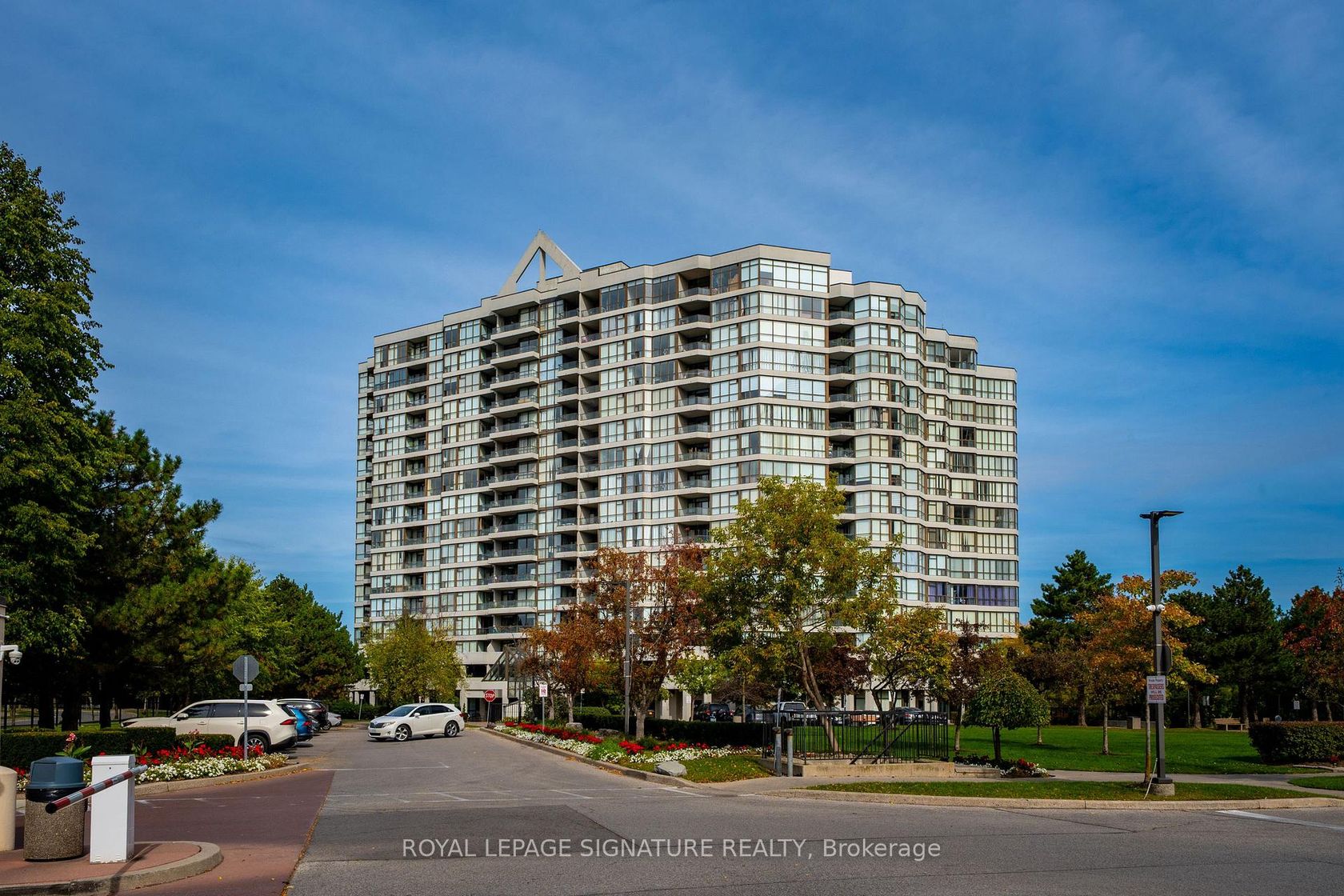 211 - 1 Rowntree Road, Jamestown, Toronto 