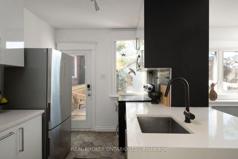 Photo 17 at 100 Oak Park Avenue, Lumsden, Toronto