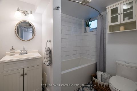 Photo 34 at 100 Oak Park Avenue, Lumsden, Toronto