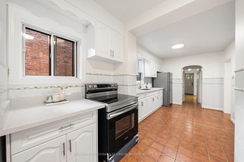Photo 10 at 495 St Johns Road, Lambton Baby Point, Toronto