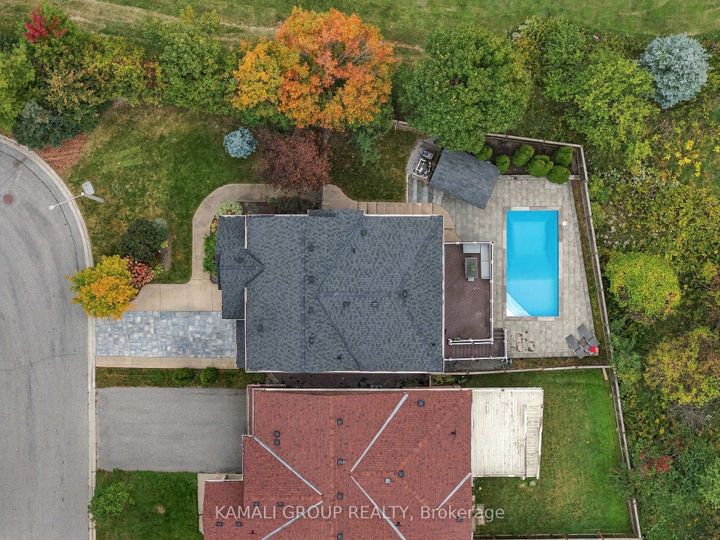 Photo 2 at 61 Barnwood Drive, Oak Ridges Lake Wilcox, Richmond Hill