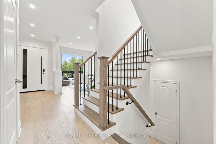 Photo 8 at 61 Barnwood Drive, Oak Ridges Lake Wilcox, Richmond Hill