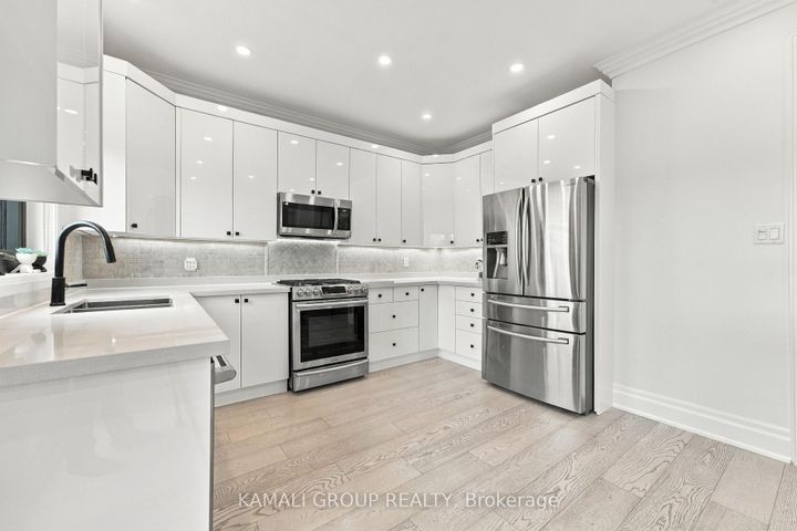 Photo 13 at 61 Barnwood Drive, Oak Ridges Lake Wilcox, Richmond Hill