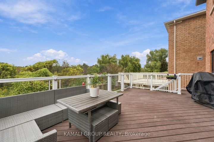 Photo 15 at 61 Barnwood Drive, Oak Ridges Lake Wilcox, Richmond Hill