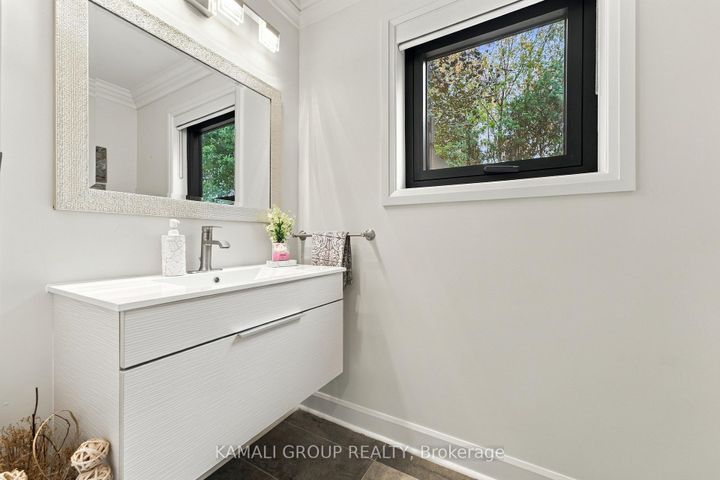 Photo 20 at 61 Barnwood Drive, Oak Ridges Lake Wilcox, Richmond Hill