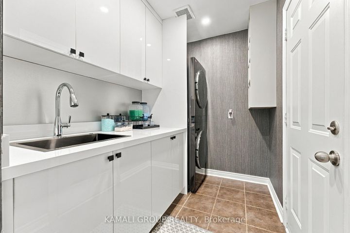 Photo 21 at 61 Barnwood Drive, Oak Ridges Lake Wilcox, Richmond Hill