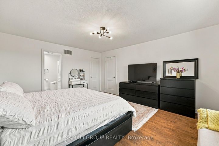 Photo 23 at 61 Barnwood Drive, Oak Ridges Lake Wilcox, Richmond Hill