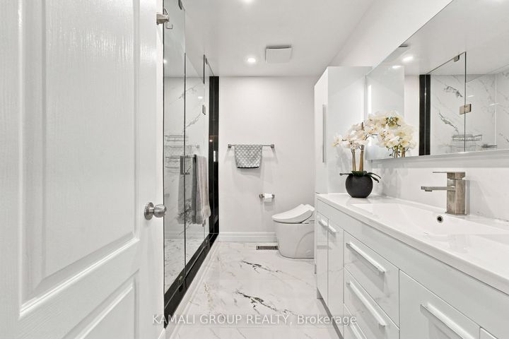 Photo 24 at 61 Barnwood Drive, Oak Ridges Lake Wilcox, Richmond Hill