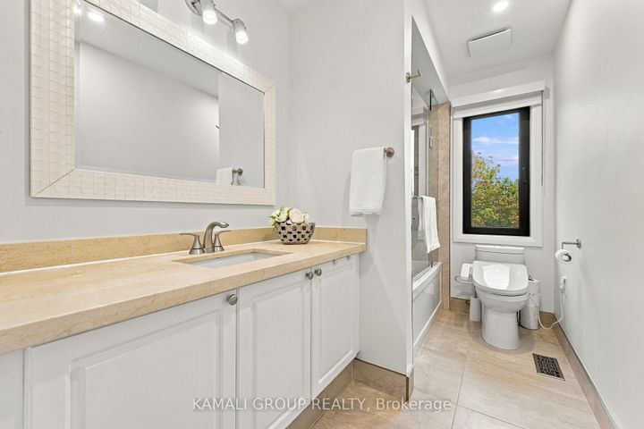 Photo 27 at 61 Barnwood Drive, Oak Ridges Lake Wilcox, Richmond Hill
