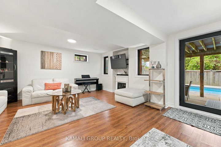 Photo 35 at 61 Barnwood Drive, Oak Ridges Lake Wilcox, Richmond Hill