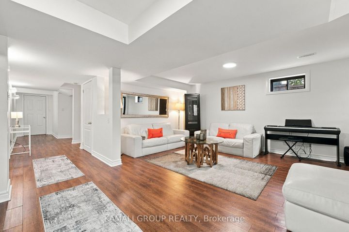 Photo 38 at 61 Barnwood Drive, Oak Ridges Lake Wilcox, Richmond Hill
