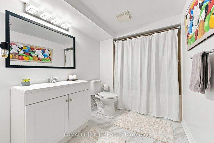 Photo 39 at 61 Barnwood Drive, Oak Ridges Lake Wilcox, Richmond Hill