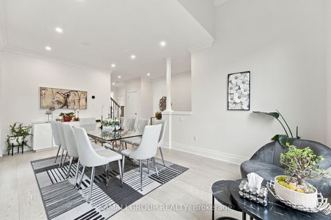 Photo 6 at 61 Barnwood Drive, Oak Ridges Lake Wilcox, Richmond Hill