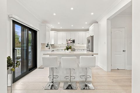 Photo 9 at 61 Barnwood Drive, Oak Ridges Lake Wilcox, Richmond Hill