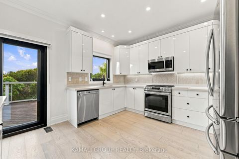 Photo 11 at 61 Barnwood Drive, Oak Ridges Lake Wilcox, Richmond Hill