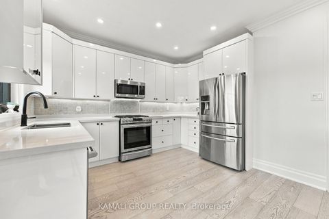 Photo 13 at 61 Barnwood Drive, Oak Ridges Lake Wilcox, Richmond Hill