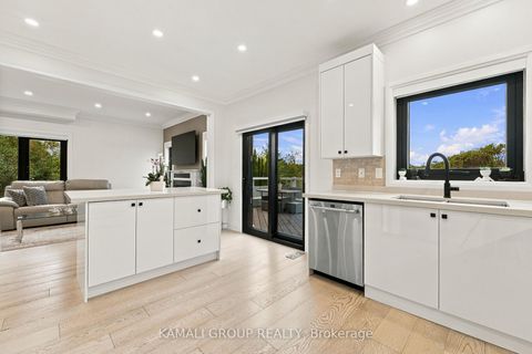 Photo 14 at 61 Barnwood Drive, Oak Ridges Lake Wilcox, Richmond Hill